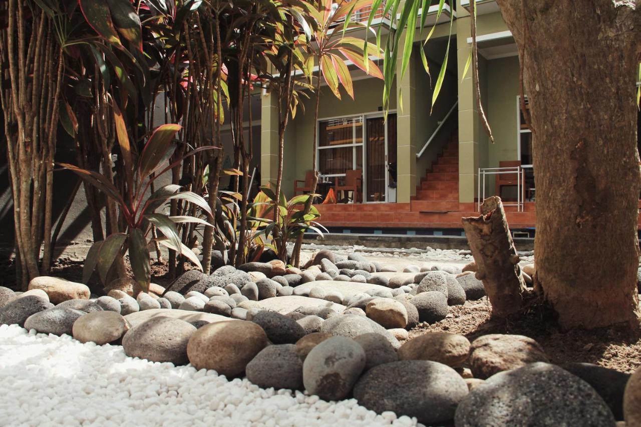 Nuka Beach Inn Kuta  Exterior photo